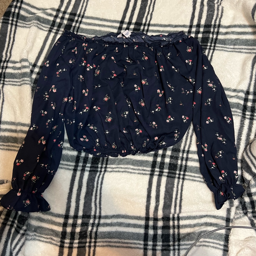 Arizon cropped long sleeve blouse